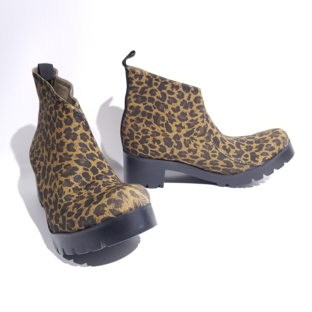 Charleston Shoe Co. Upper Monterey Chunky Block Heel Ankle Booties 11‎ Leopard